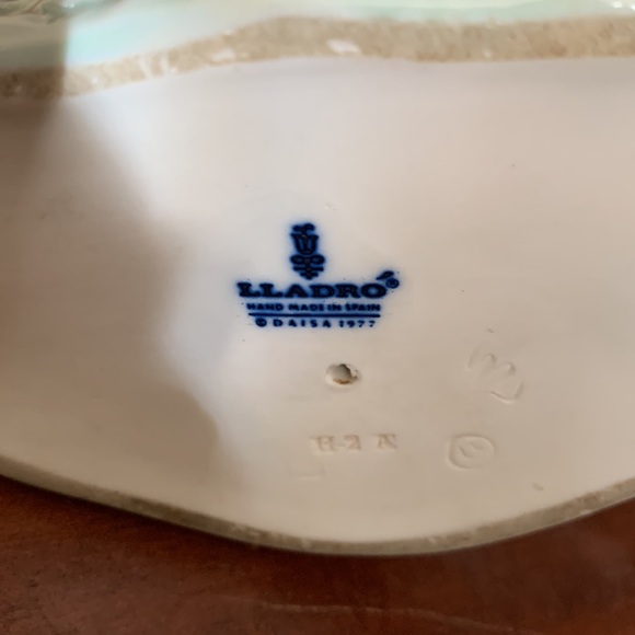 Llardo figurine “ Caress and Rest” girl petting dog. - Picture 2 of 4